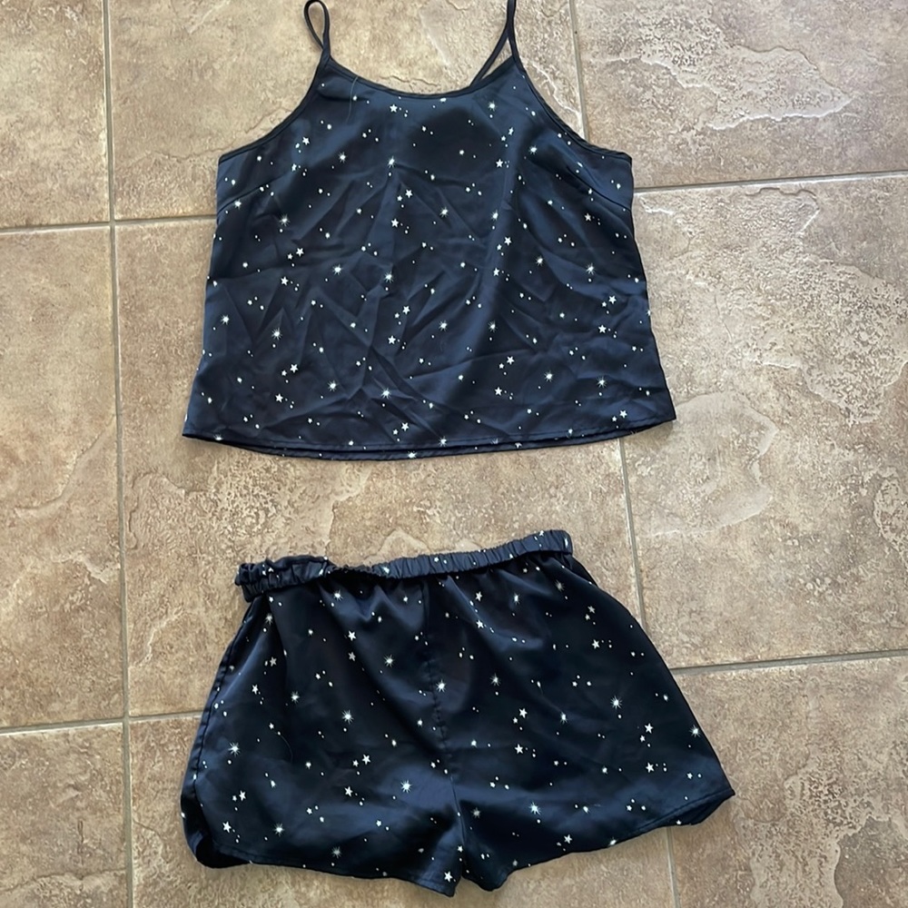 from forever 21 size medium made of 100% polyester worn once